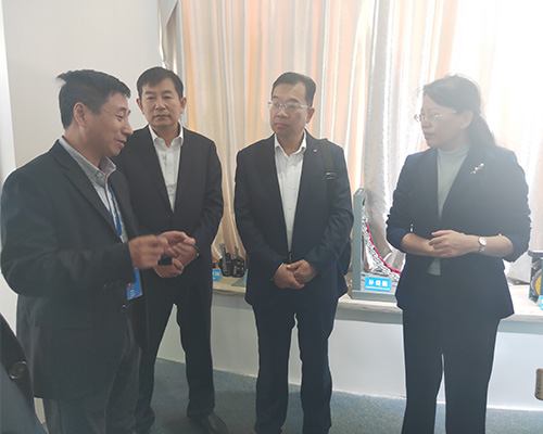山東省棗莊市委常委 嶧城區(qū)委書記于玉一行參觀奧瑪斯公司展示廳(2019)